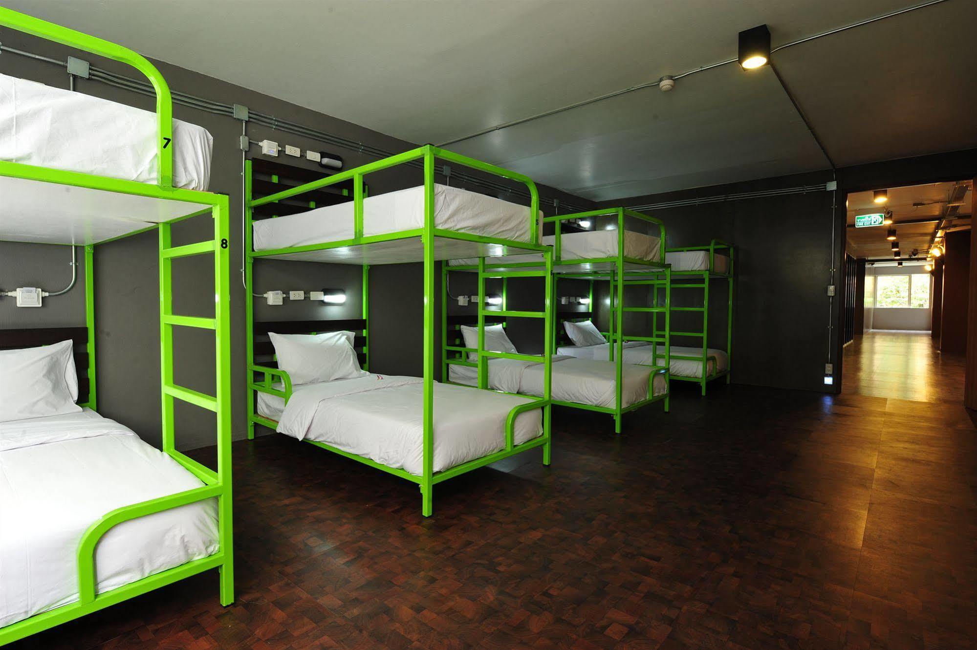 Saphaipae Hostel Bangkok Eksteriør billede
